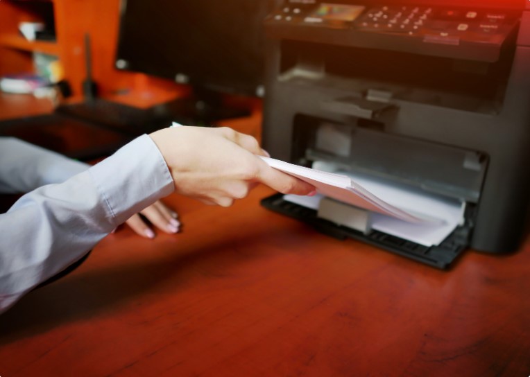 Laserski tiskalnik za izboljšanje uspešnosti poslovnih rezultatov.